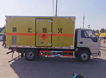 大新爆破器材运输车