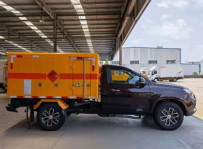 大新爆破器材运输车